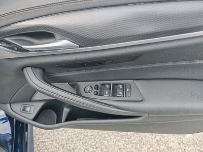 2023 BMW 520