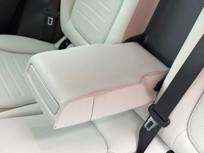2025 Mercedes-Benz GLC Class