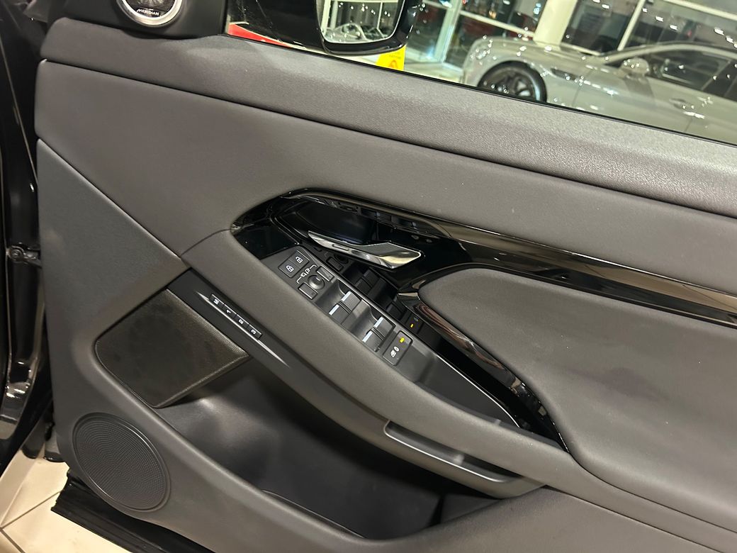 2025 Land Rover Range Rover Evoque