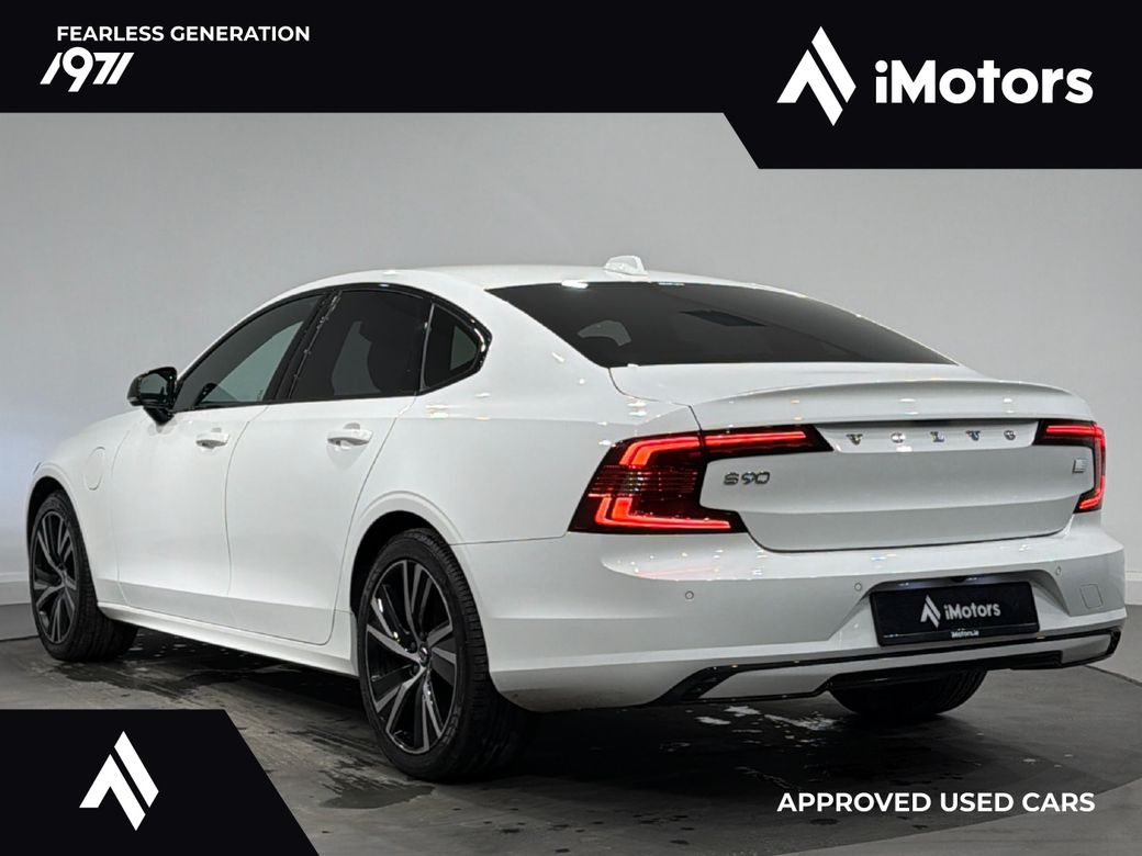 2022 Volvo S90