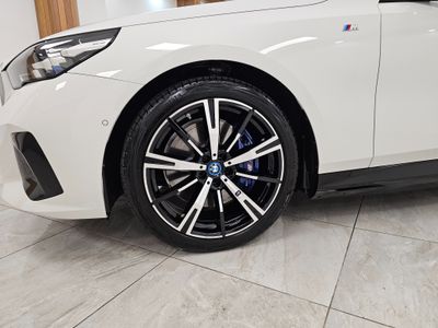 2025 BMW i5