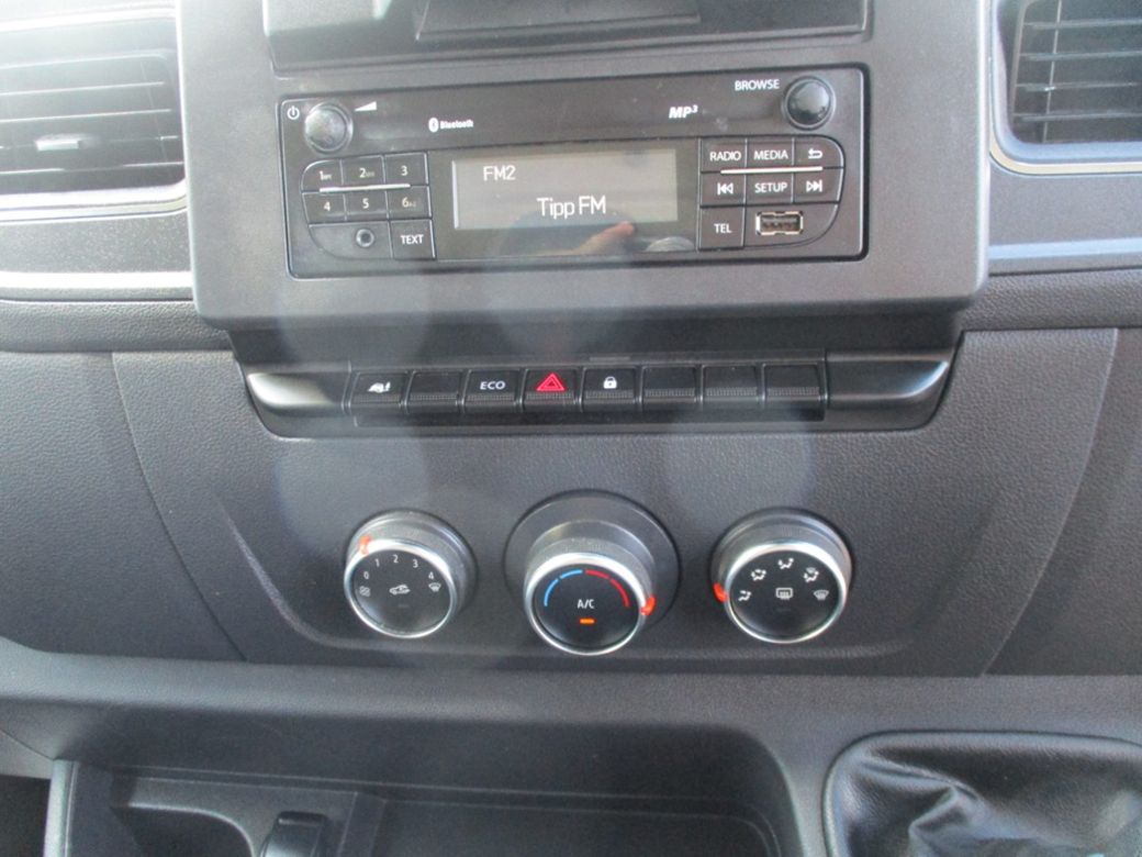 2023 Nissan Interstar