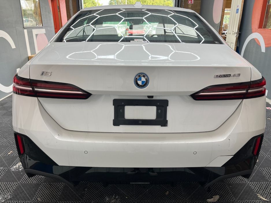 2024 BMW i5