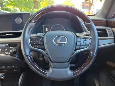 2021 Lexus ES 300h