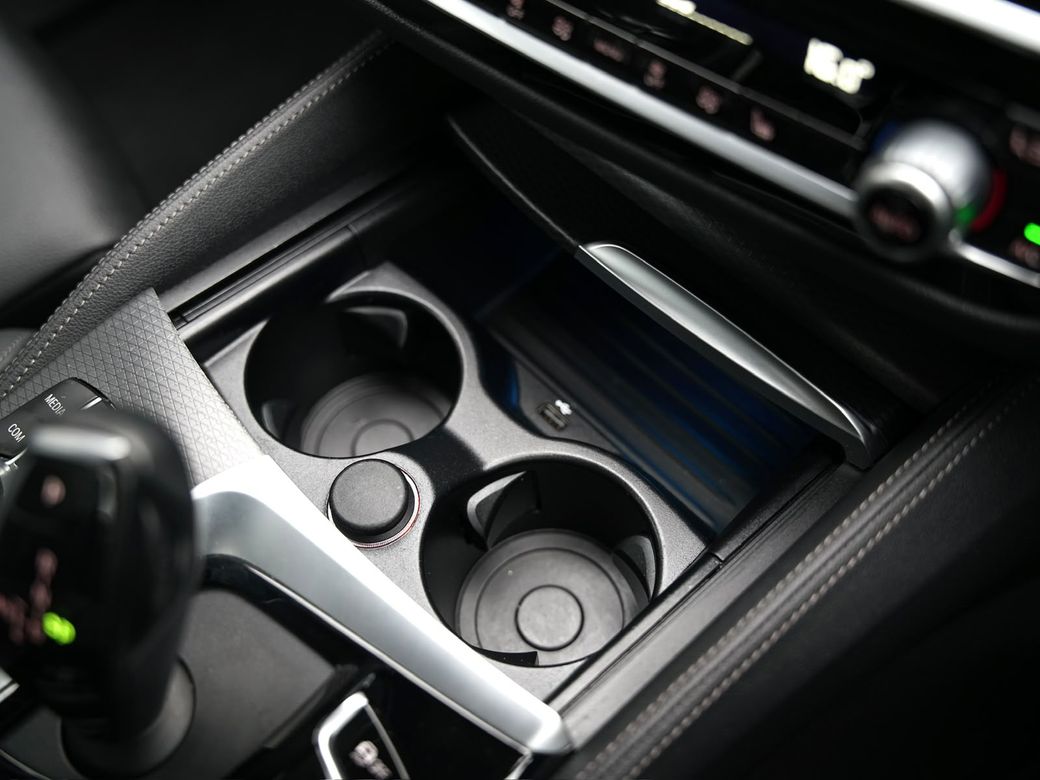 2022 BMW 530