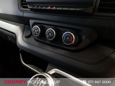 2025 Nissan Primastar
