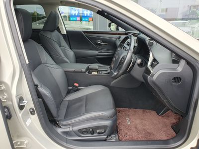 2019 Lexus ES 300h