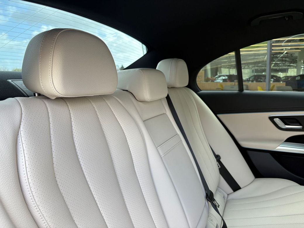 2025 Mercedes-Benz E 300