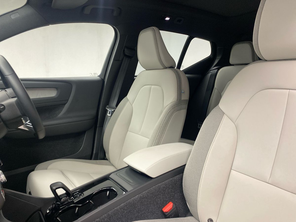 2026 Volvo EX40