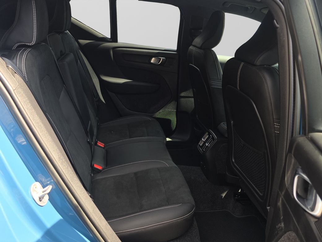 2023 Volvo XC40