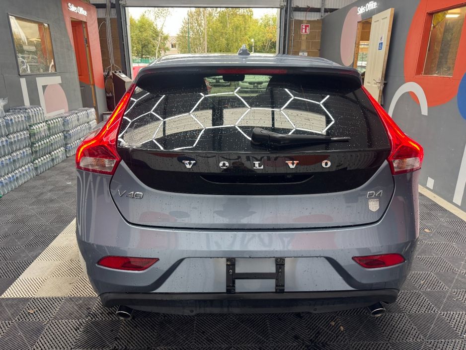 2018 Volvo V40