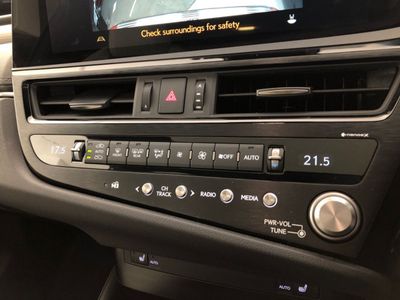 2024 Lexus ES 300h