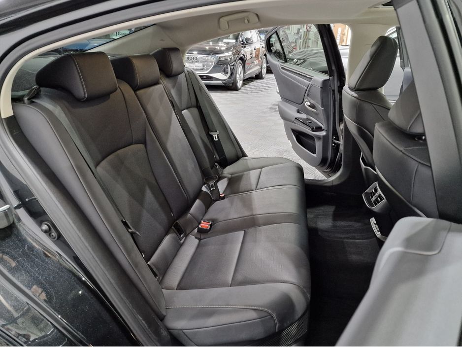 2022 Lexus ES 300h