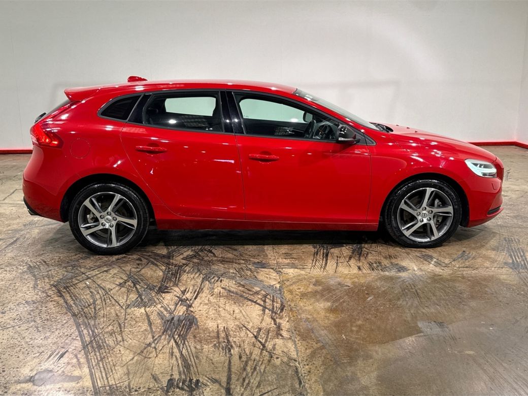 2019 Volvo V40