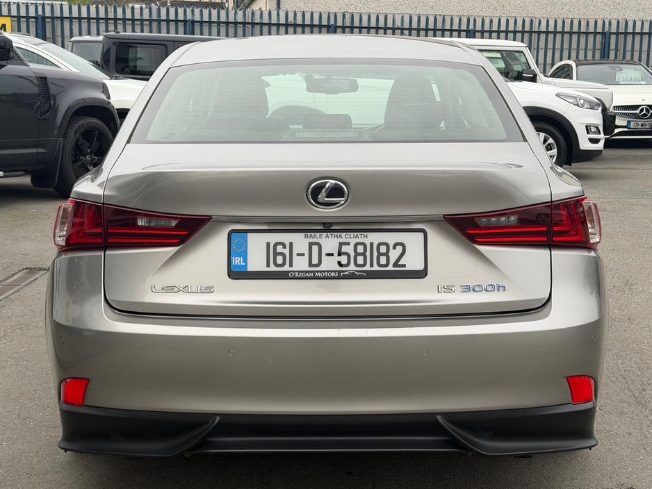 2016 Lexus IS 300h