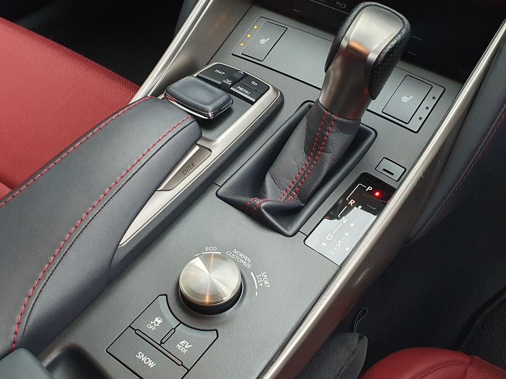 2017 Lexus IS 300h