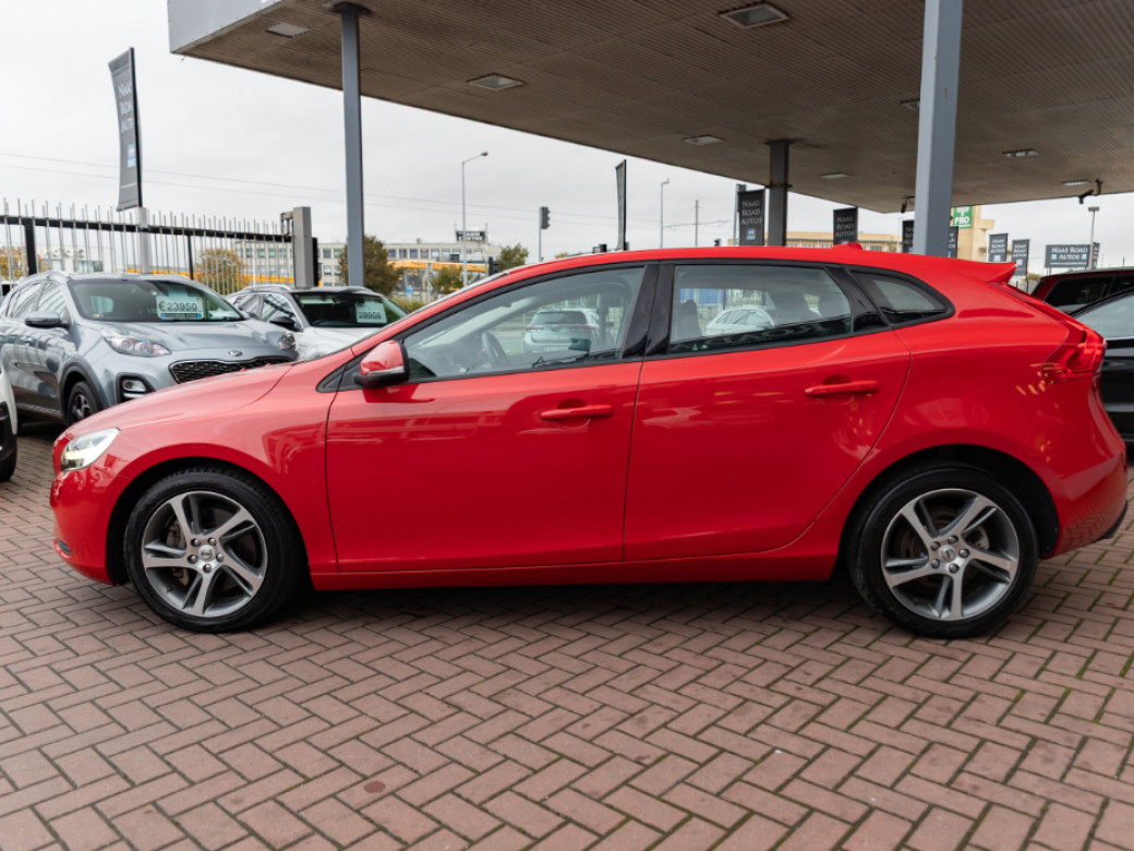 2018 Volvo V40