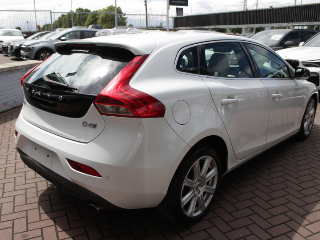 2020 Volvo V40