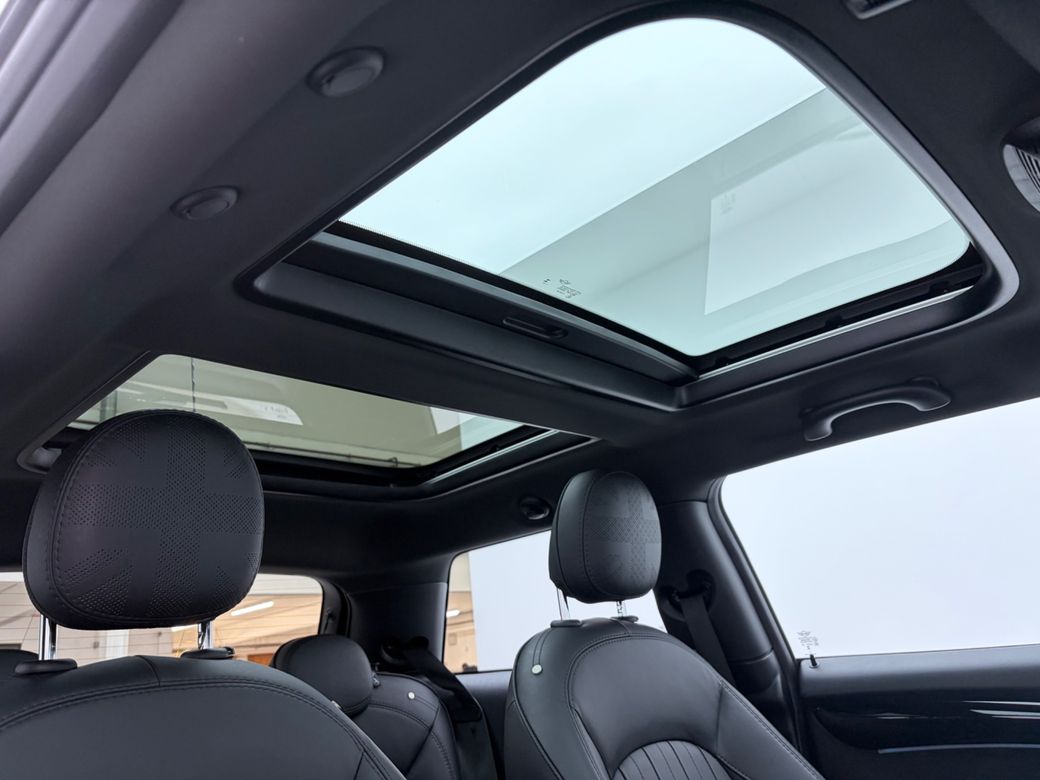 2023 Mini Hatch