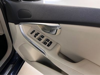 2017 Volvo V40