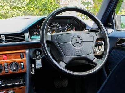 1991 Mercedes-Benz E 300
