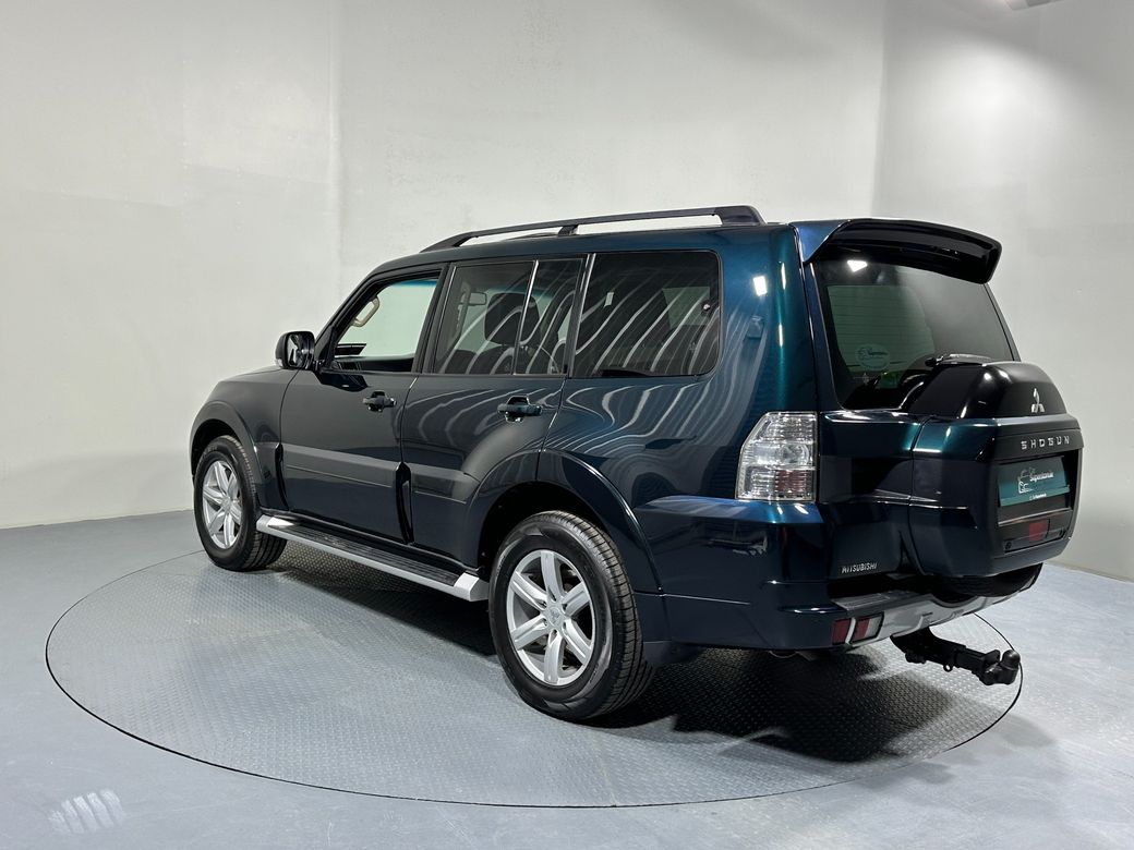 2017 Mitsubishi Pajero