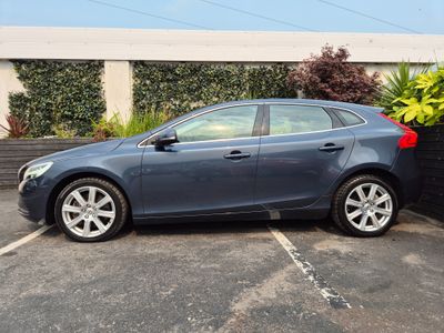 2020 Volvo V40