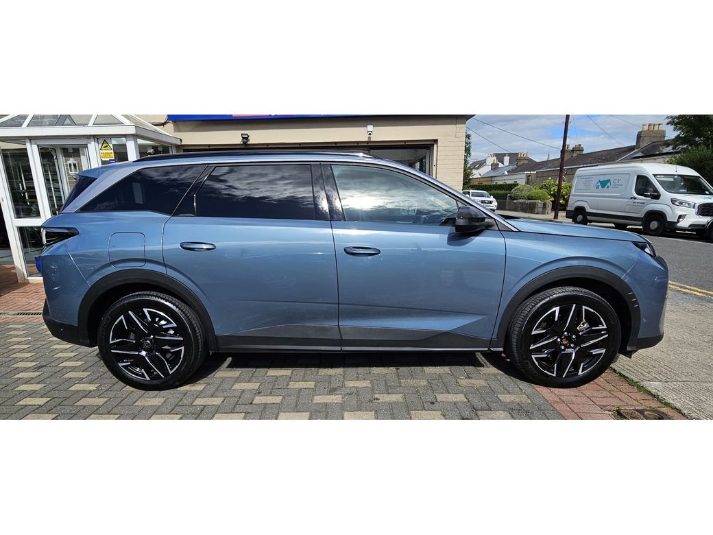 2025 Peugeot 5008
