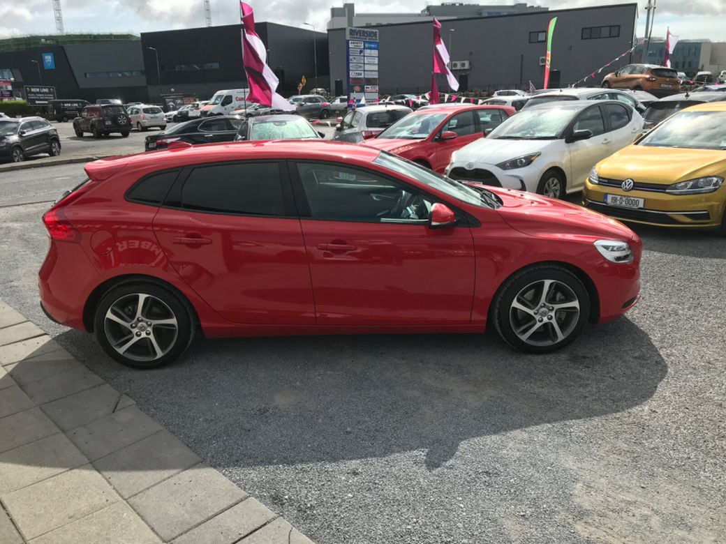 2018 Volvo V40