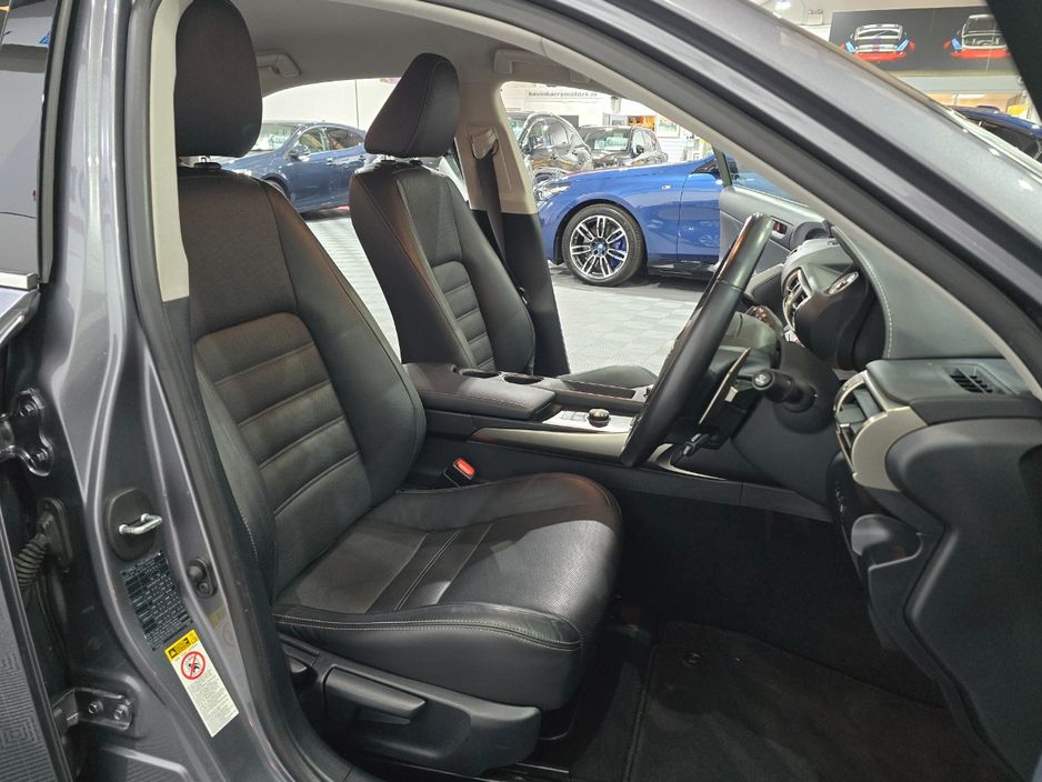 2016 Lexus IS 300h