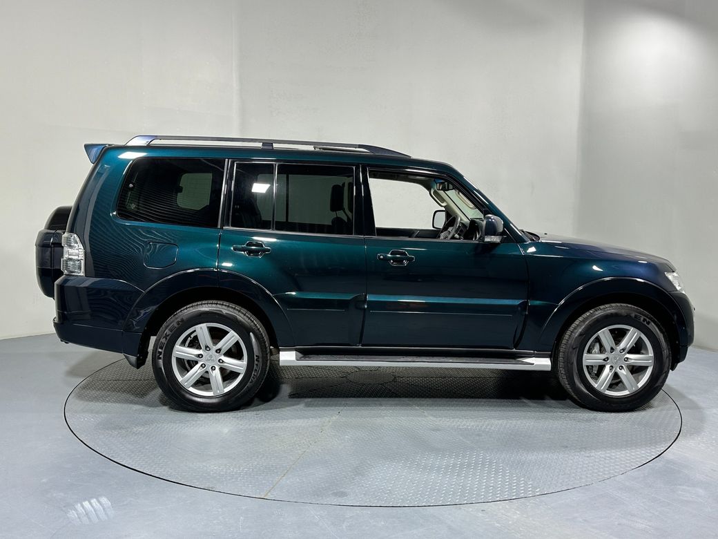 2017 Mitsubishi Pajero