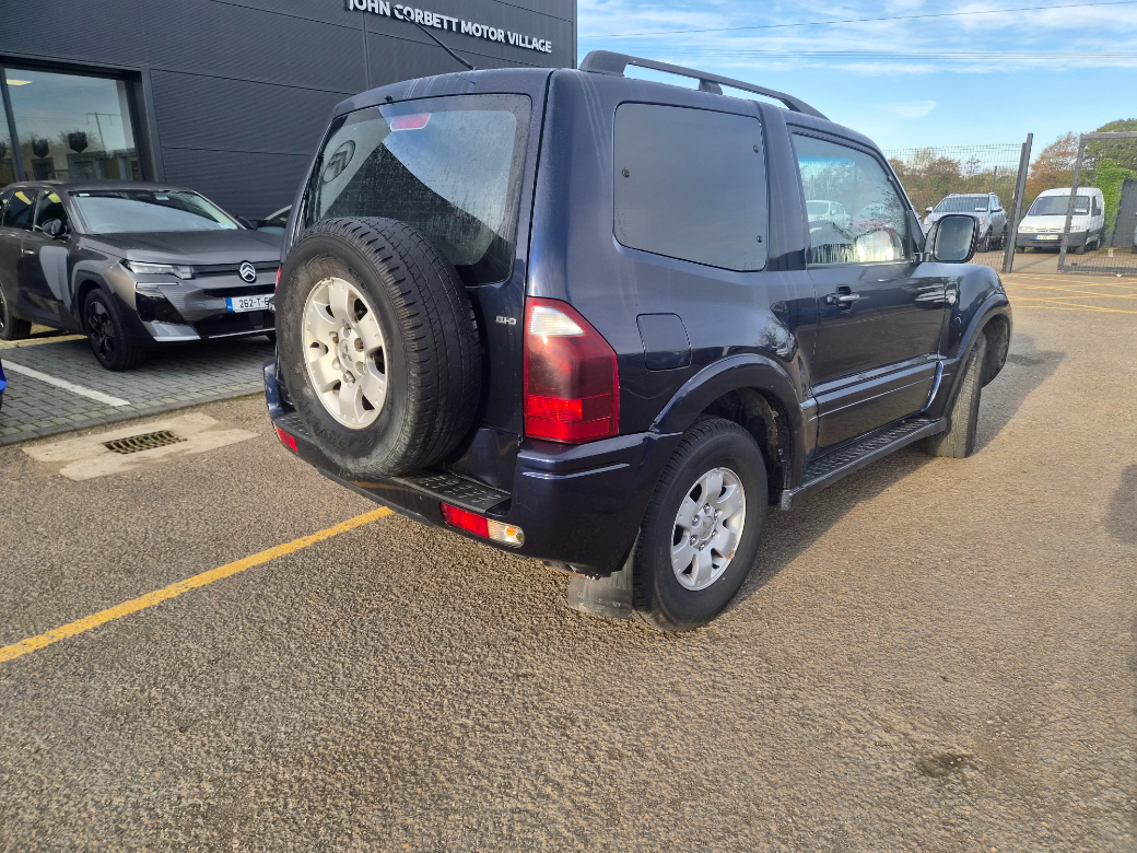 2005 Mitsubishi Pajero