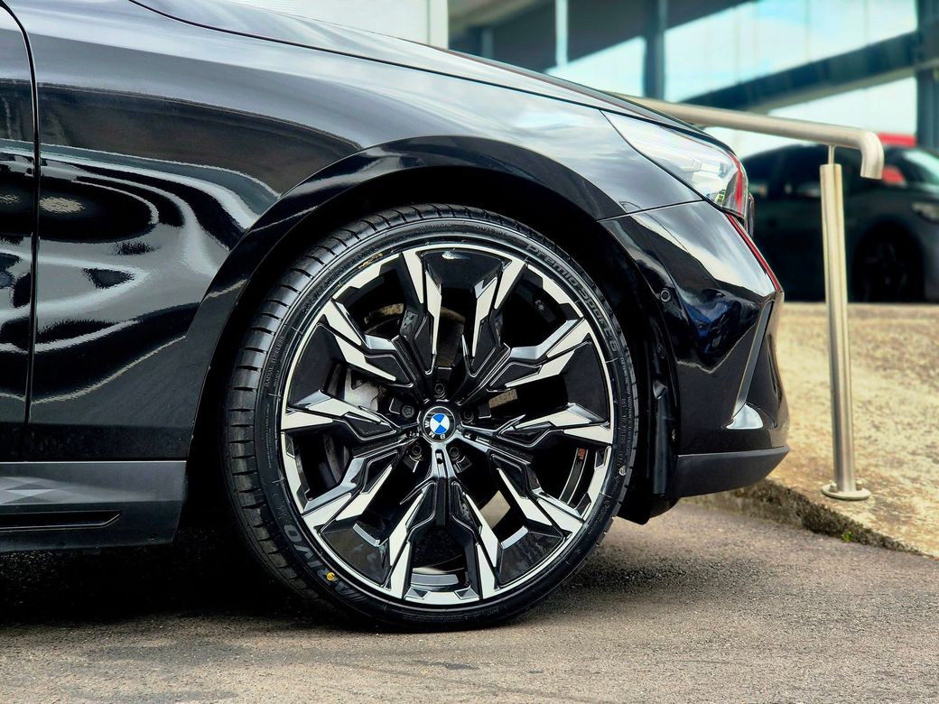 2025 BMW i5