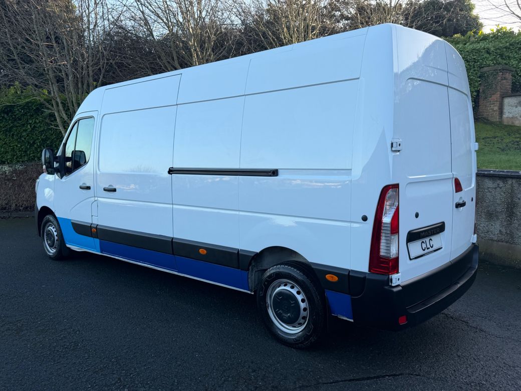 2023 Renault Master