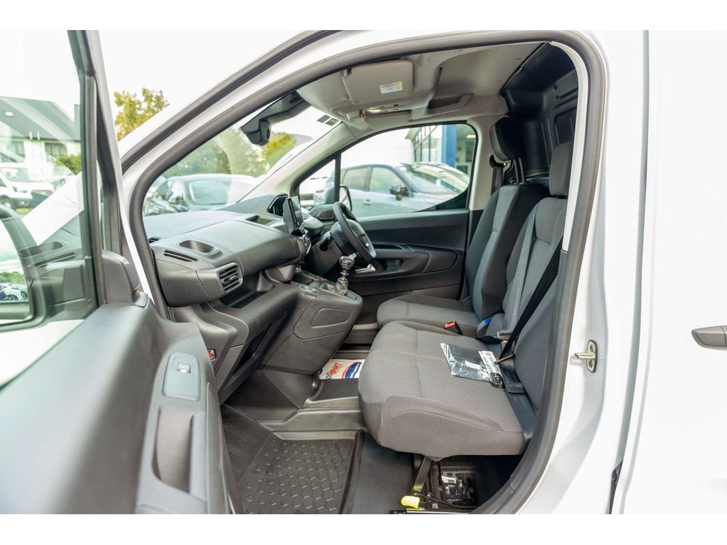 2025 Peugeot Partner