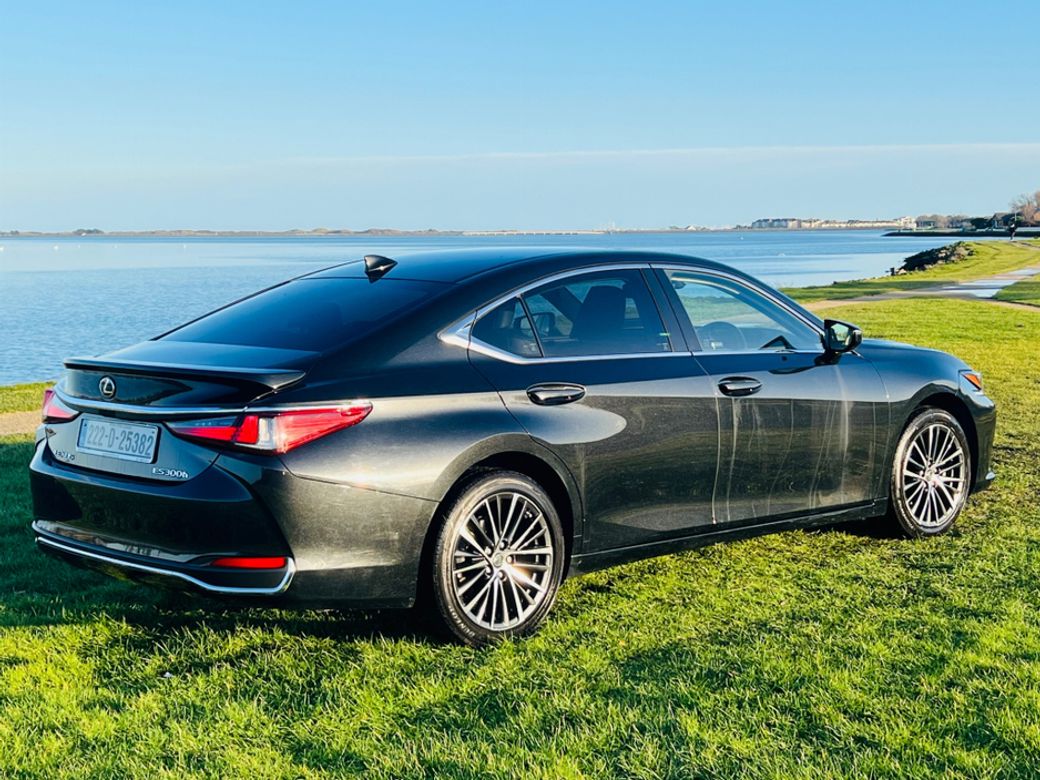 2022 Lexus ES 300h