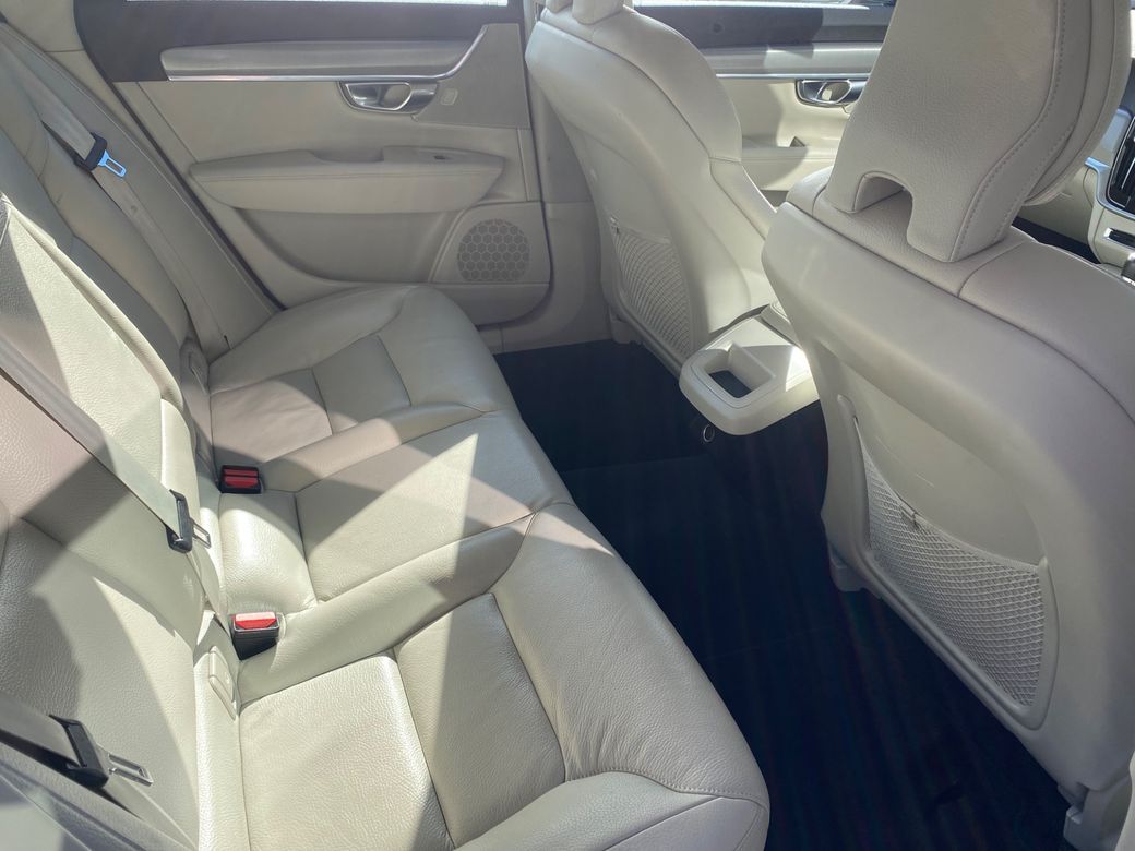 2020 Volvo V90