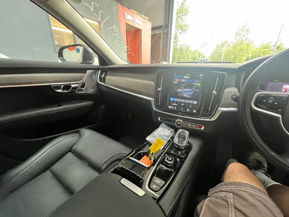 2022 Volvo V90
