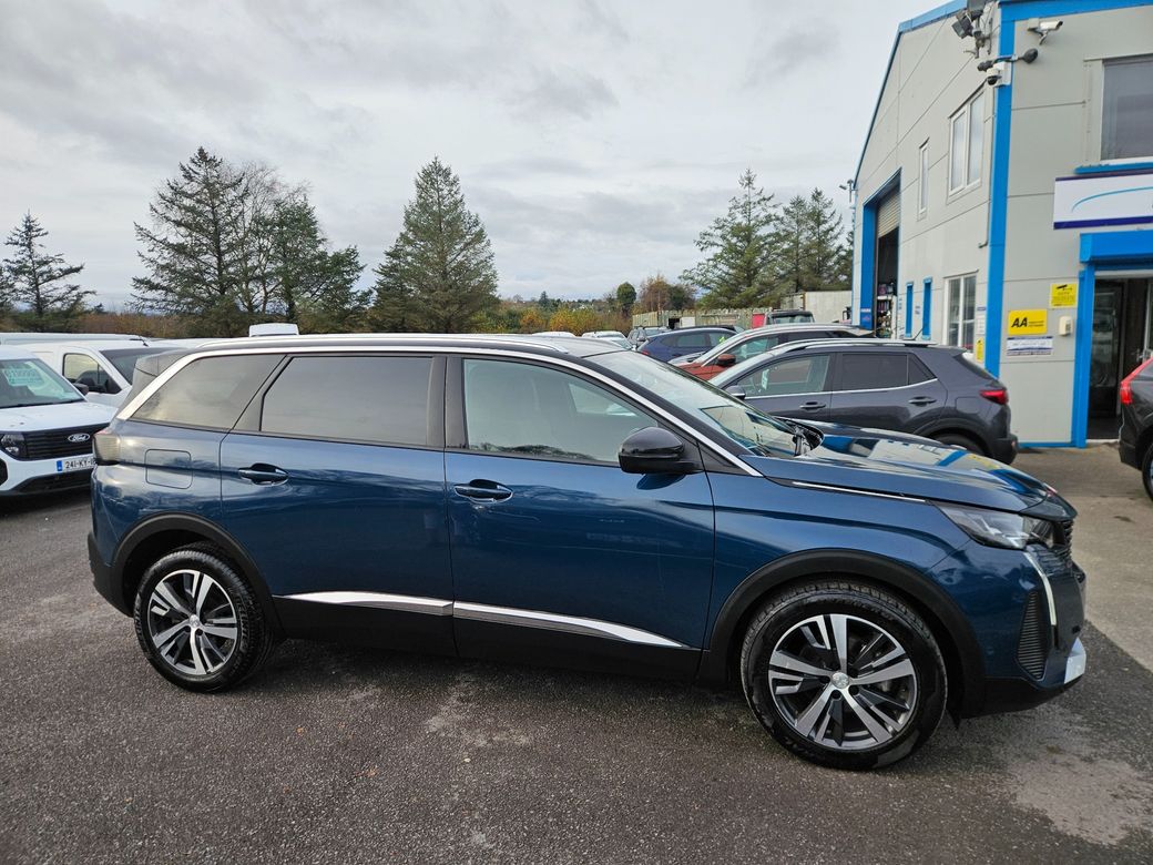 2023 Peugeot 5008