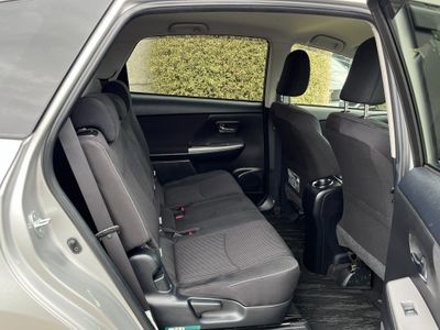 2019 Toyota Prius Alpha