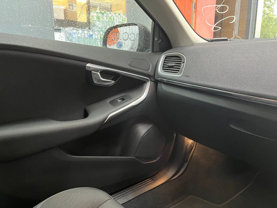 2018 Volvo V40