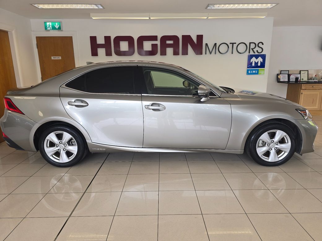 2019 Lexus IS 300h