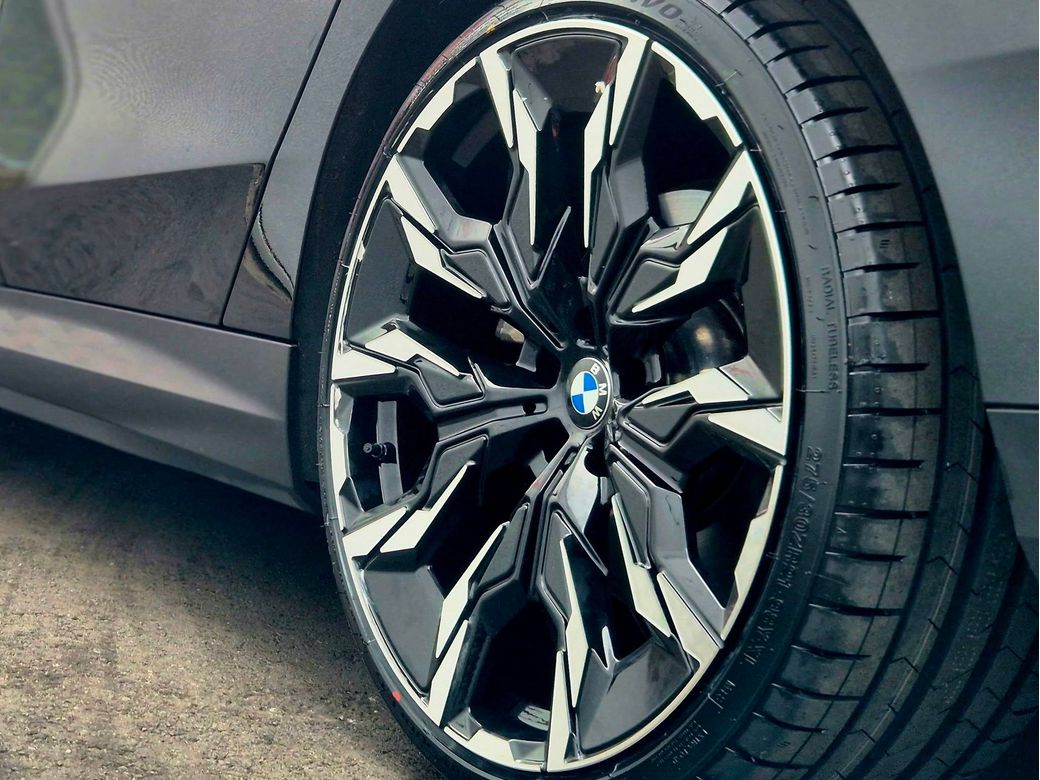 2025 BMW i5