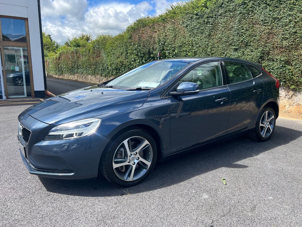 2019 Volvo V40
