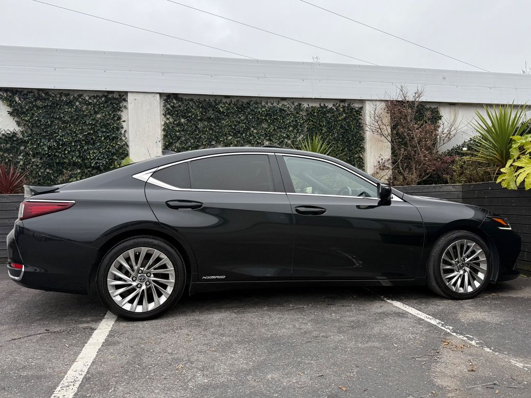 2020 Lexus ES 300h