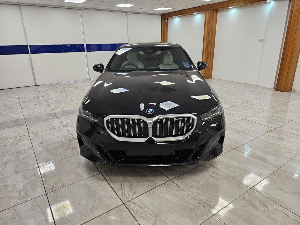2025 BMW i5