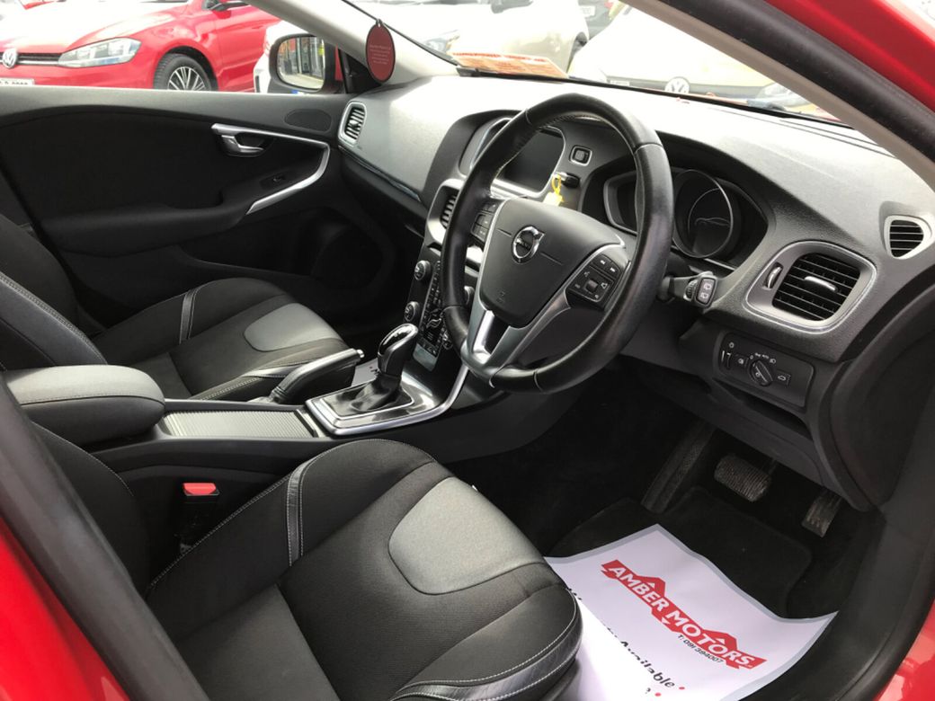 2018 Volvo V40
