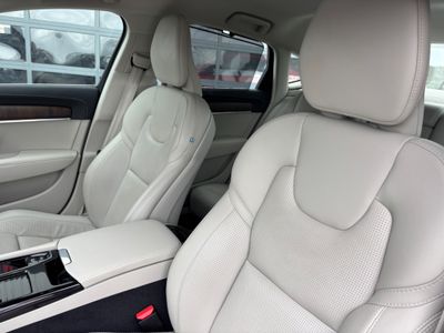 2022 Volvo S90