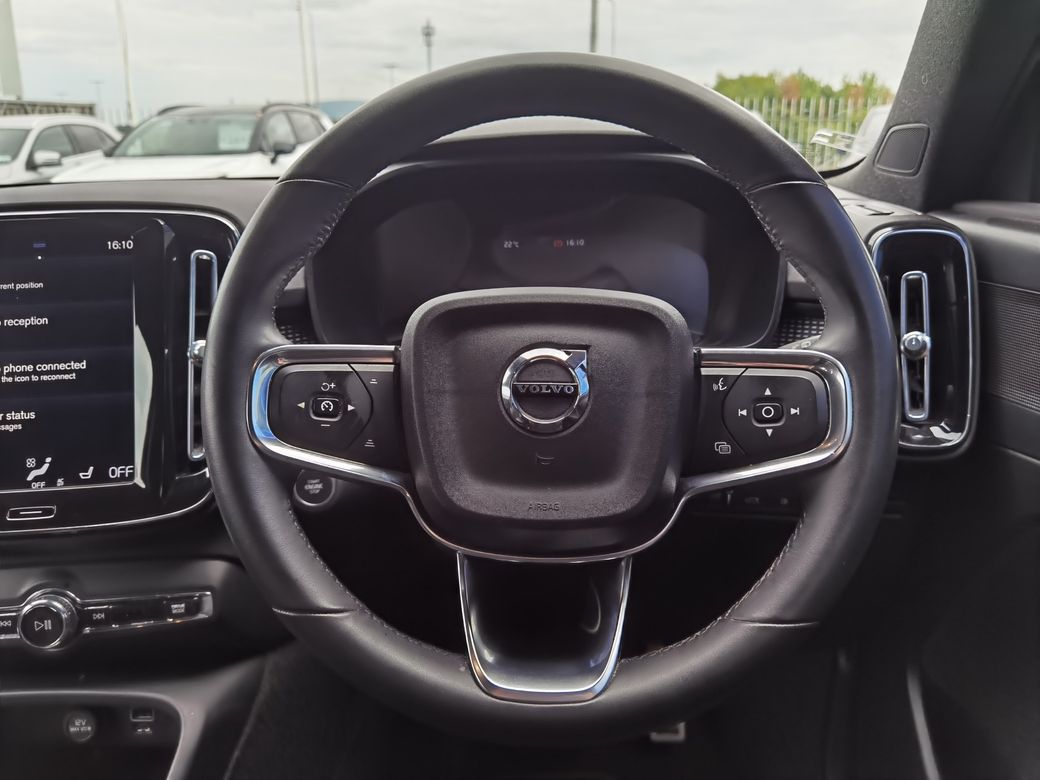 2022 Volvo XC40