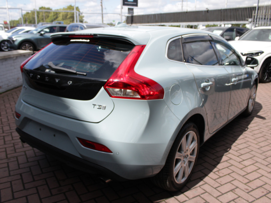 2017 Volvo V40